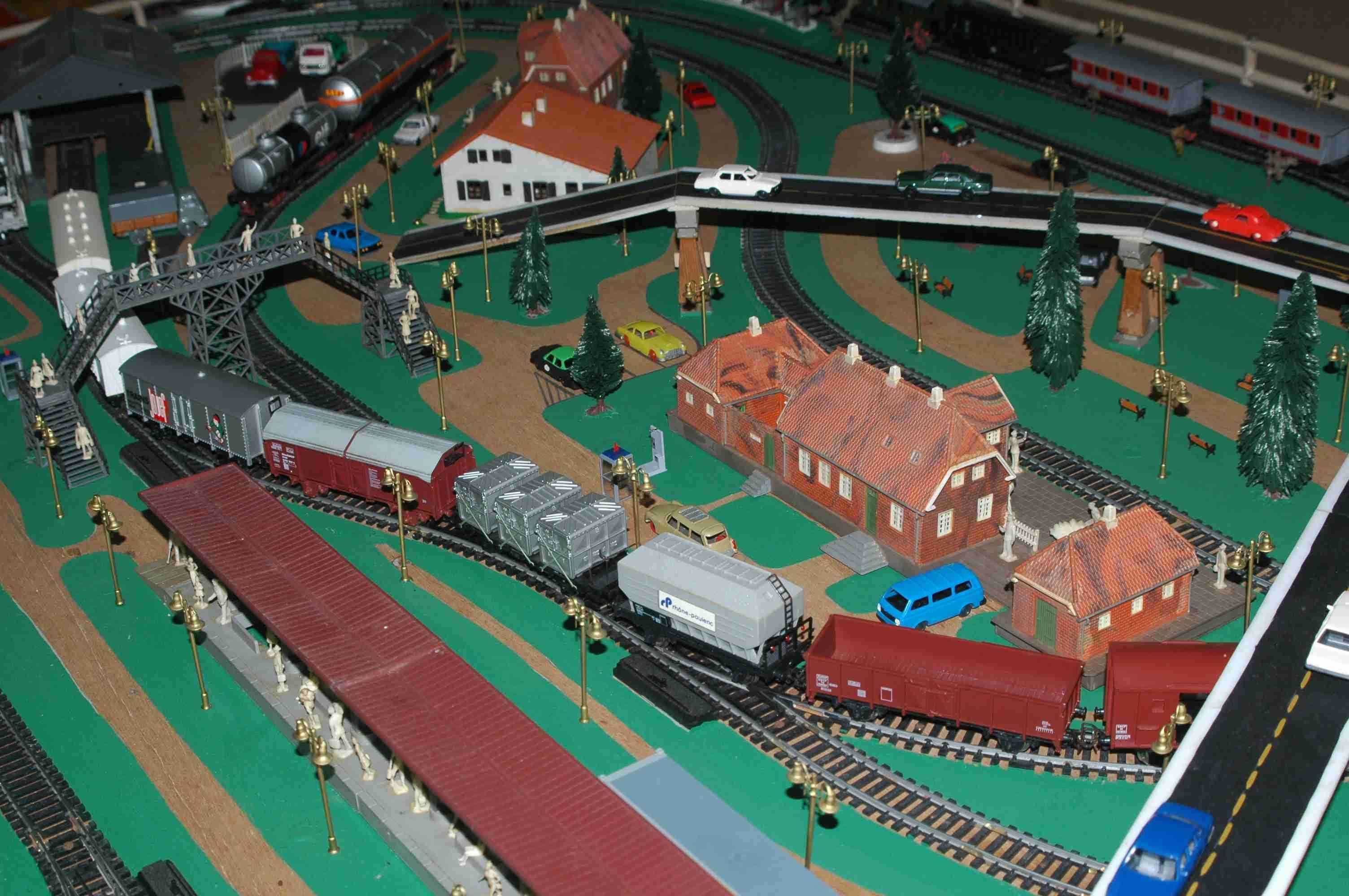 Pista de combóios H0 - Layout 245cm x 123cm