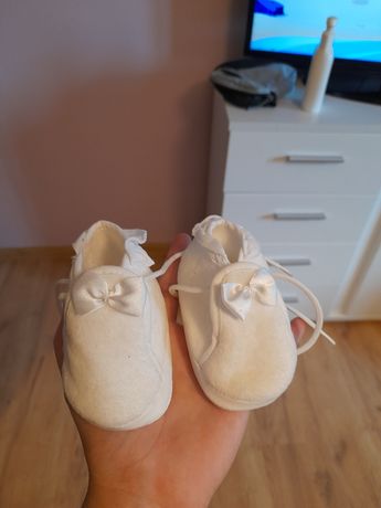 Białe buciki 11 cm na chrzest niechodki buty