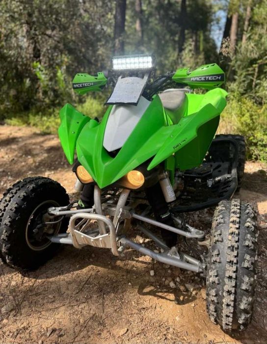 Moto 4 kawasaki gasolina