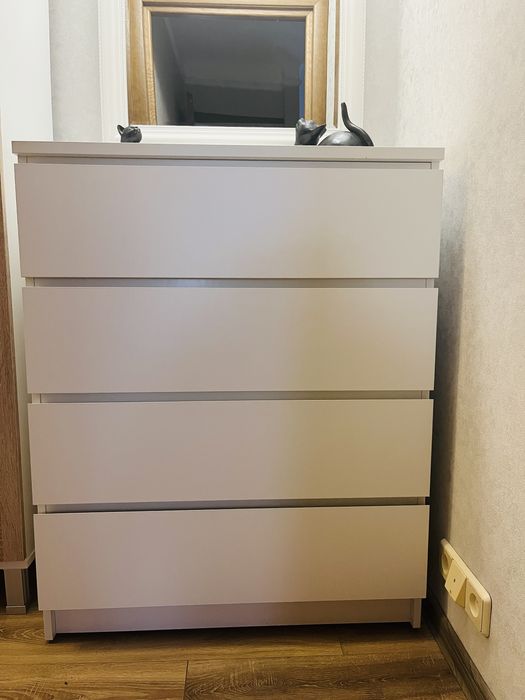 Комод белый высота 100,6см,ширина 80,2см,глубина48см, цвет белый,