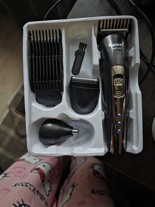 Тример, машинка для стрижки волосся.