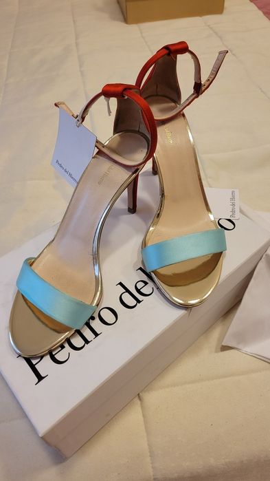 Босоніжки на підборах Pedro del  Hierro