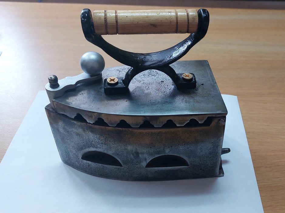 Утюг угольный антикваріат