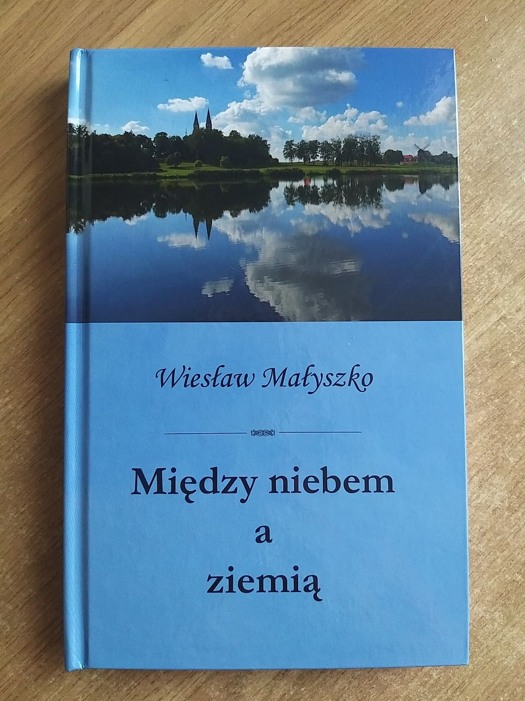 Tomik poezji ,,Między niebem a ziemią"