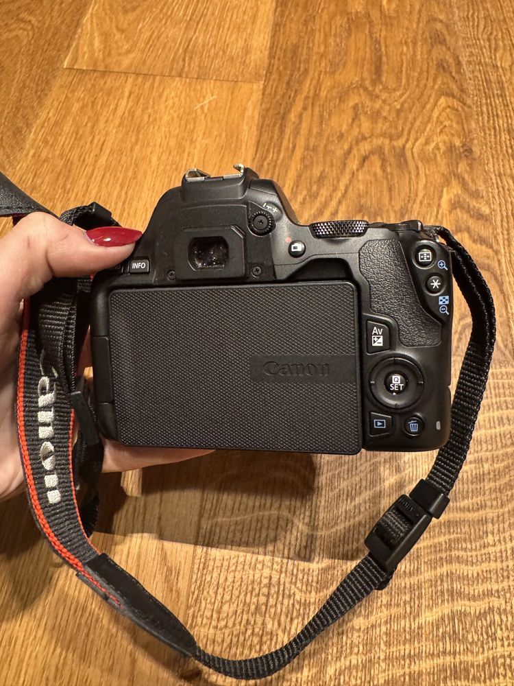 Canon EOS 250D + 3 lens