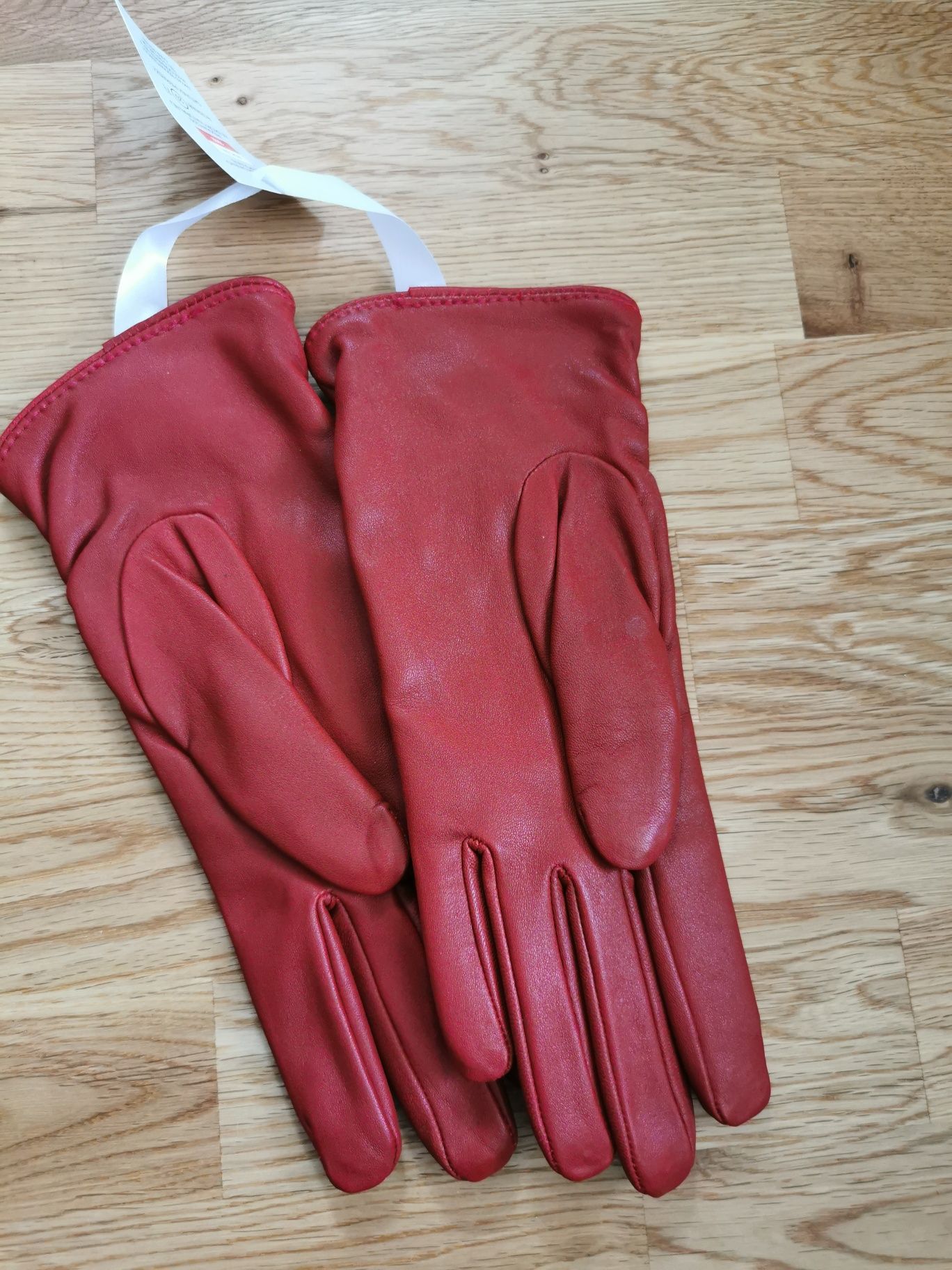 Nowe rękawiczki skórzane czerwone