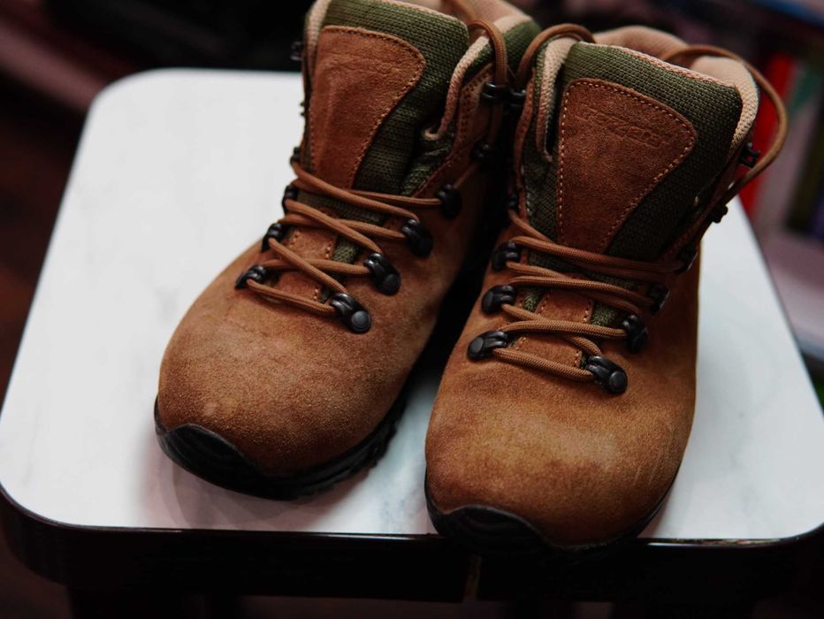 Жіноче трекінгове взуття Event з підошвою Vibram — розмір 38