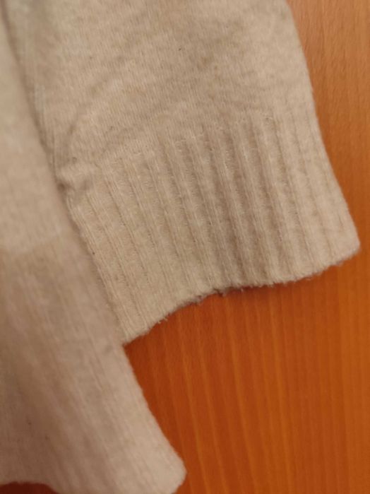 Duas camisolas em lã, beje e castanha, tamanho L oversize