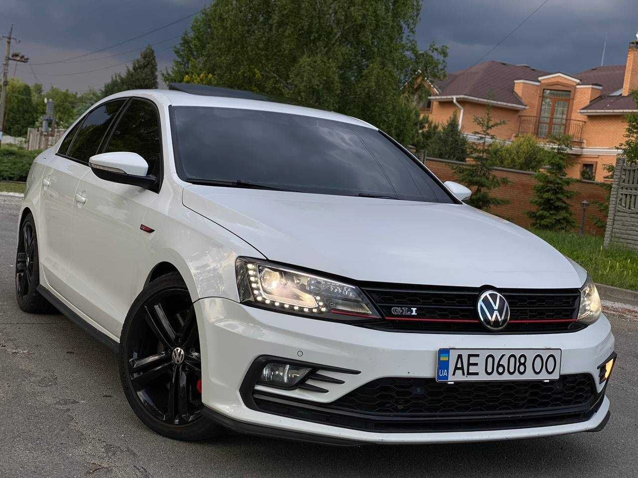 Продам Volkswagen Jetta GLI 2017