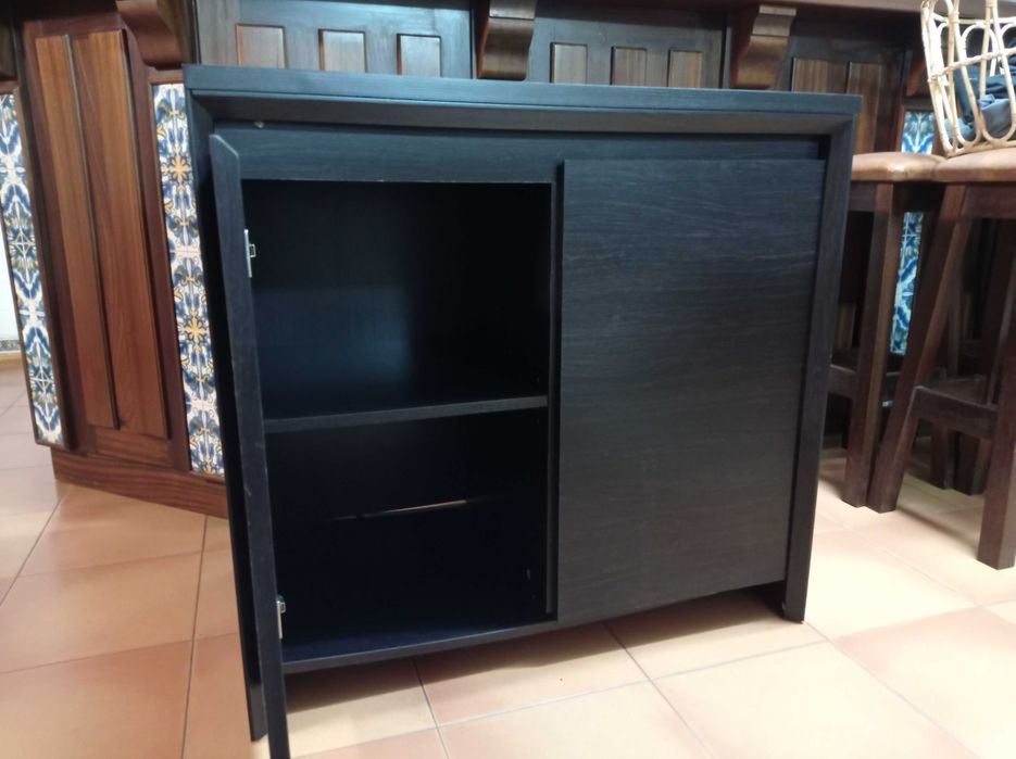 Armário Pequeno de Duas Portas 80x50x85