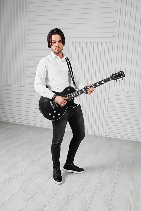 Уроки игры на гитаре у профессионального музыканта