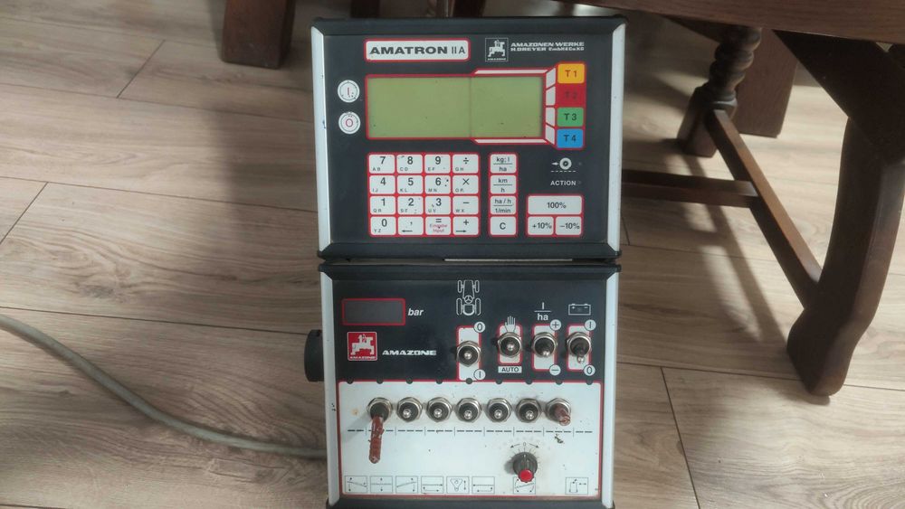 Opryskiwacz ciągany AMAZONE UG 3000 18m. szer.