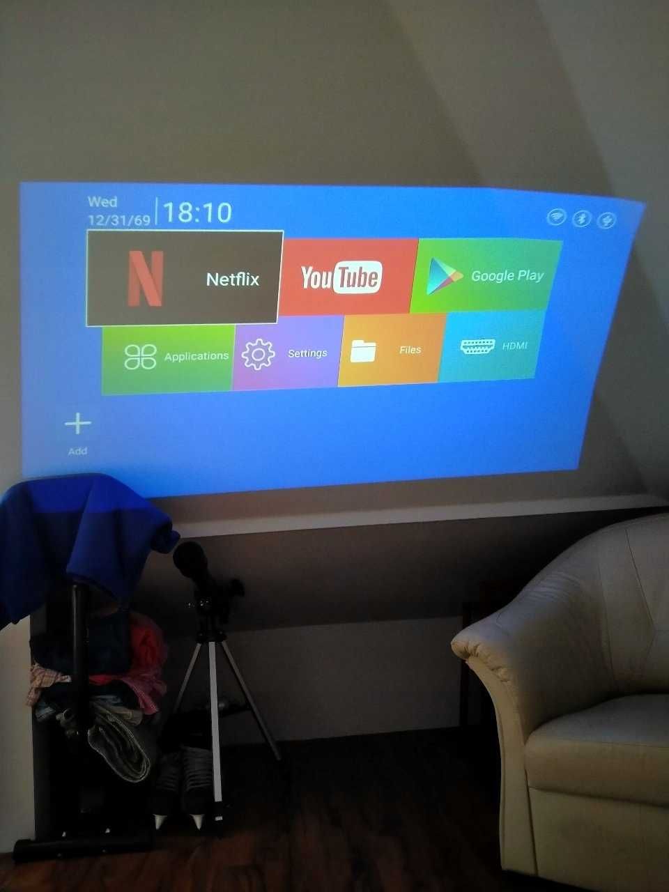 Nowoczesny Projektor Mini 4K Android TV WiFi | Smart Przenośny Głośnik