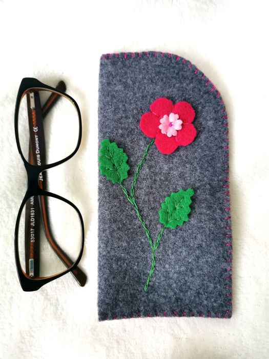 Etui pokrowiec na okulary z filcu prezent na Dzień Babci i Dziadka