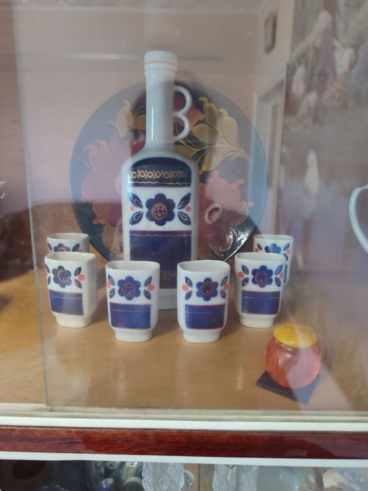 Чайні, кавові, молочні, супні сервізи.