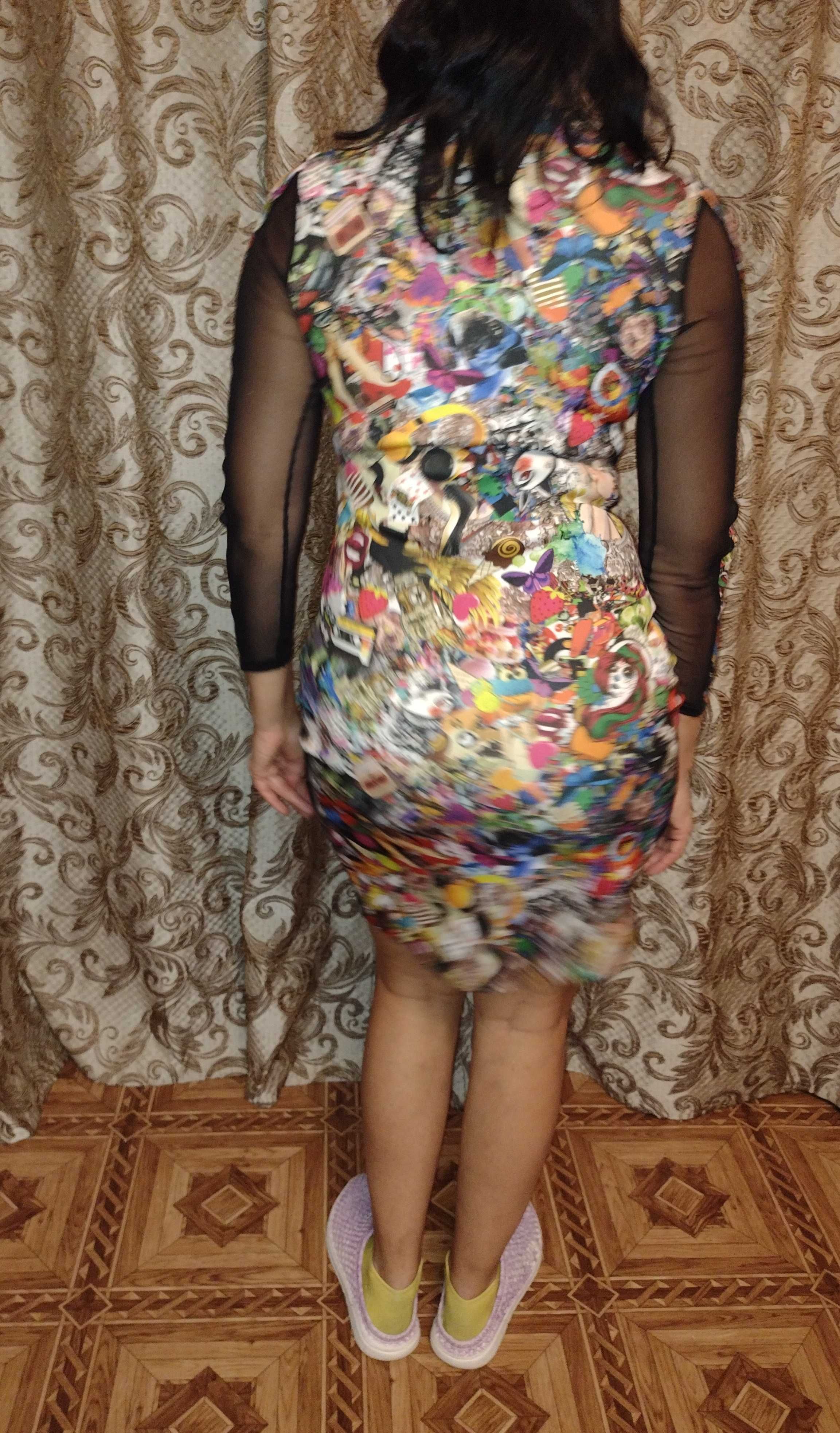 сукня платье облегающее облягаюча с мультяшным яскравим ярким принтом