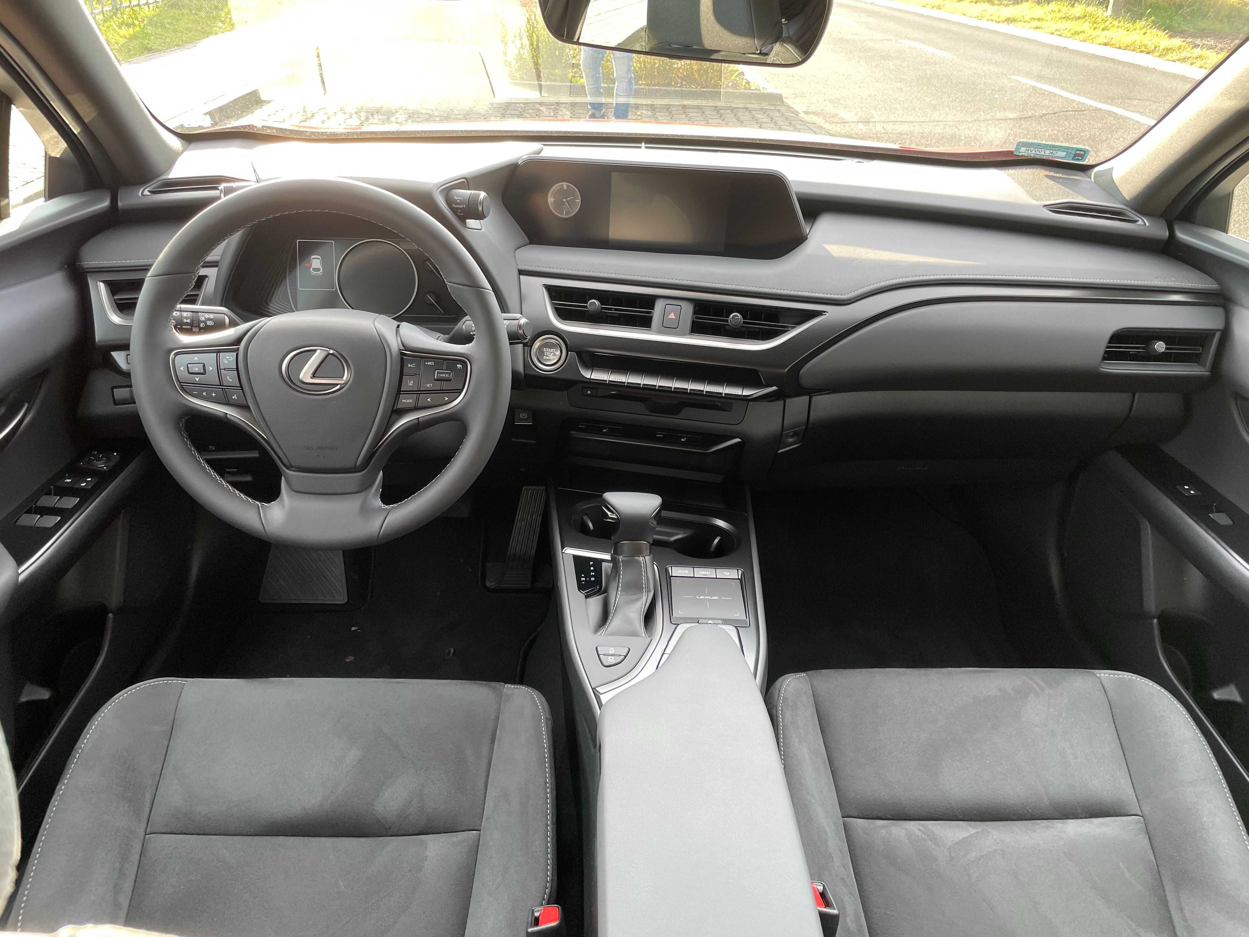 Lexus UX 250h Hybryda wynajem z wykupem w kwocie 3400zł BEZ BIK KRD
