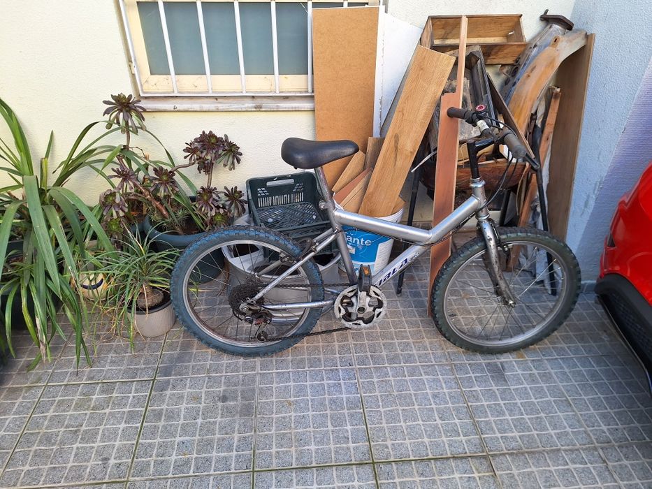 vendo kart a pedais e bicicleta pequena