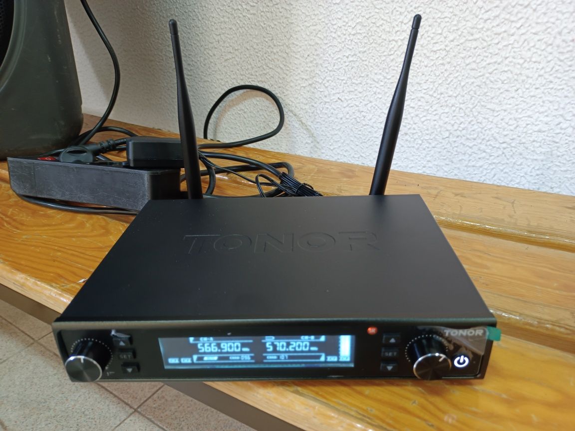 Micros sem fio marca "TONOR"