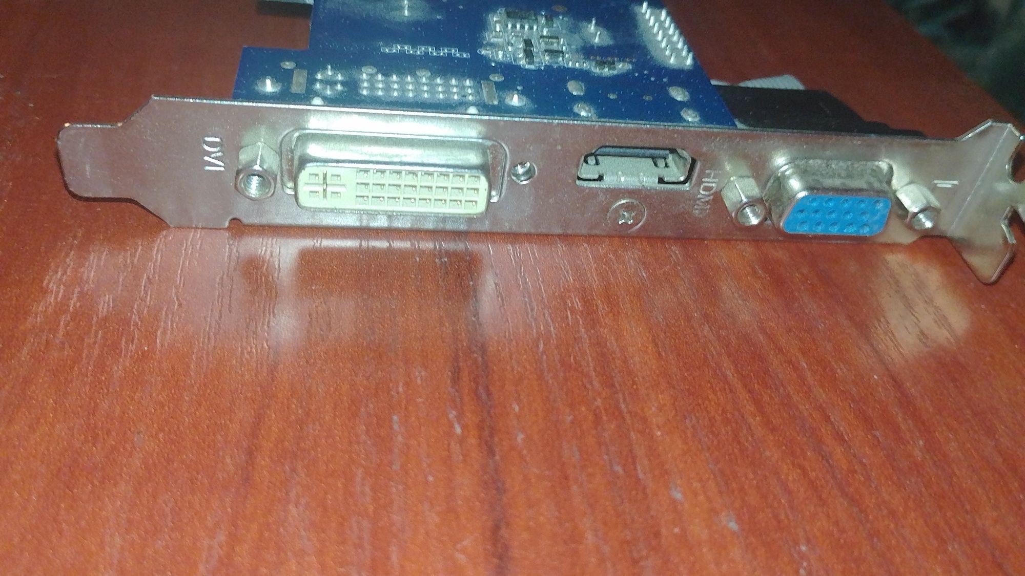 Відеокарта GeForce GT 210 1гб DDR3