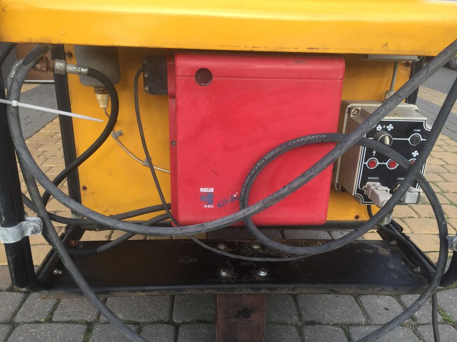 Nagrzewnica olejowa Master BV 690 FS z odprowadzeniem spalin 220kW