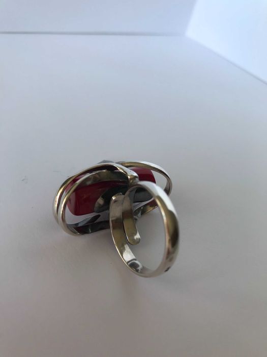 Pierścionek srebrny z koralem