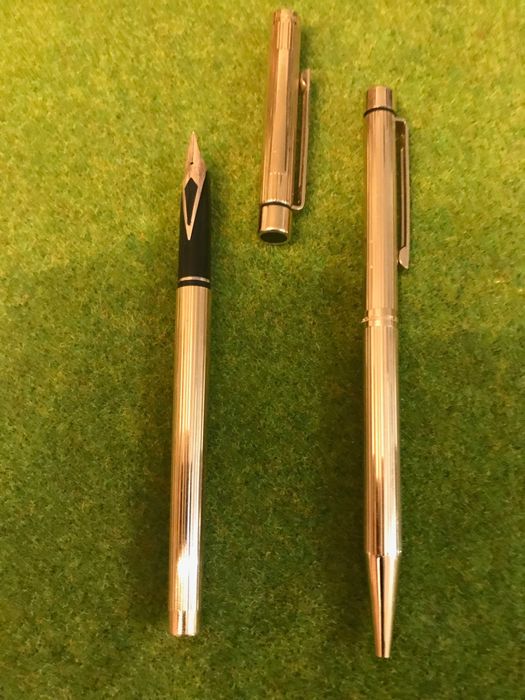Esferográfica e Caneta Tinta Permanente Sheaffer Targa-banhado a ouro