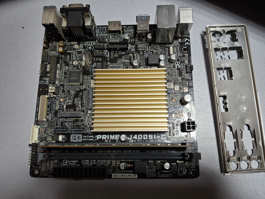 Материнська плата Asus Prime J4005I-C з інтегрованим процесором