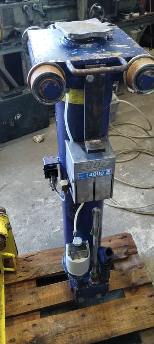 Podnośnik kanałowy osiowy BLITZ 14t hydrauliczny pneumatyczny