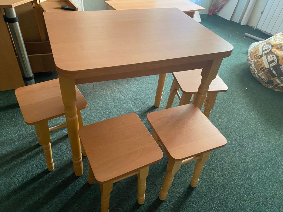 Кухонний комплект стіл та 4 табурети