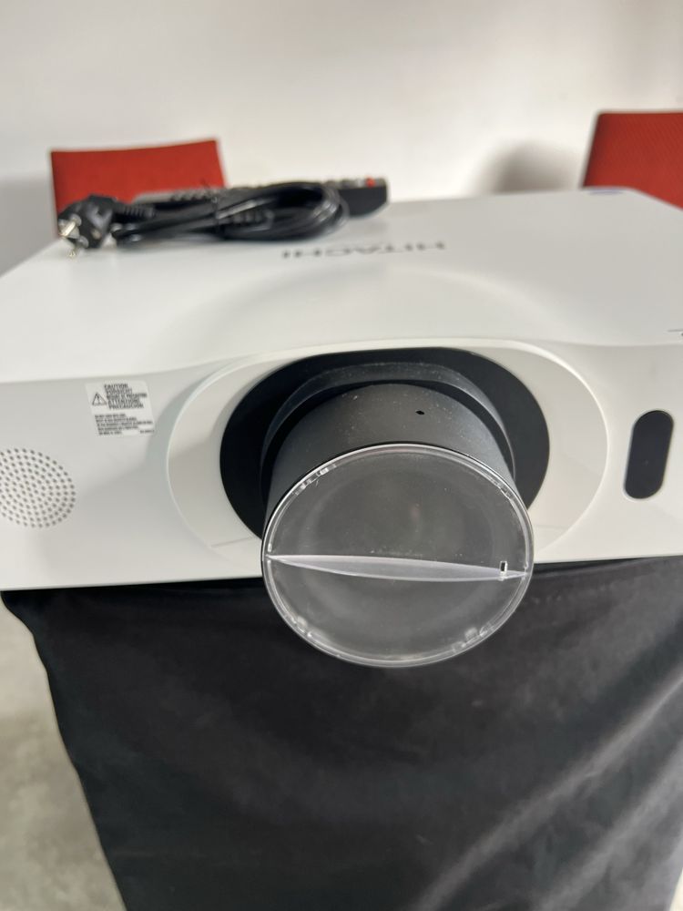 Projektor Hitachi 6000ANSI CP-WU8461 profesjonalny 1920x1200 WUXGA
