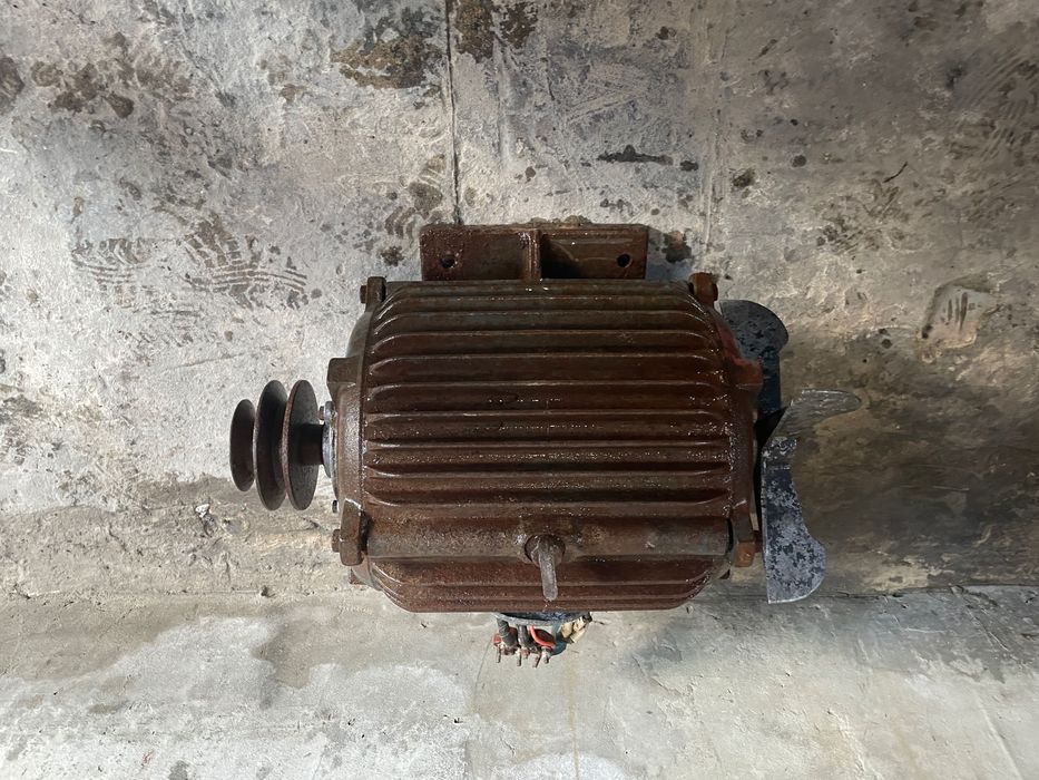 Електродвигун 7.5 кВт 3-фазний