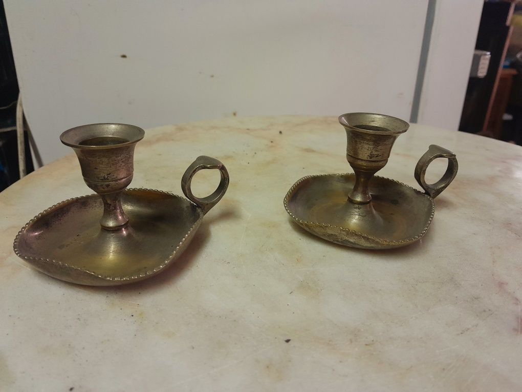 Antigas palmatórias ou candelabros em latão