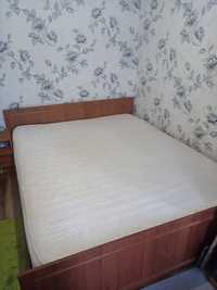 Кровать с ламелями і матрасом