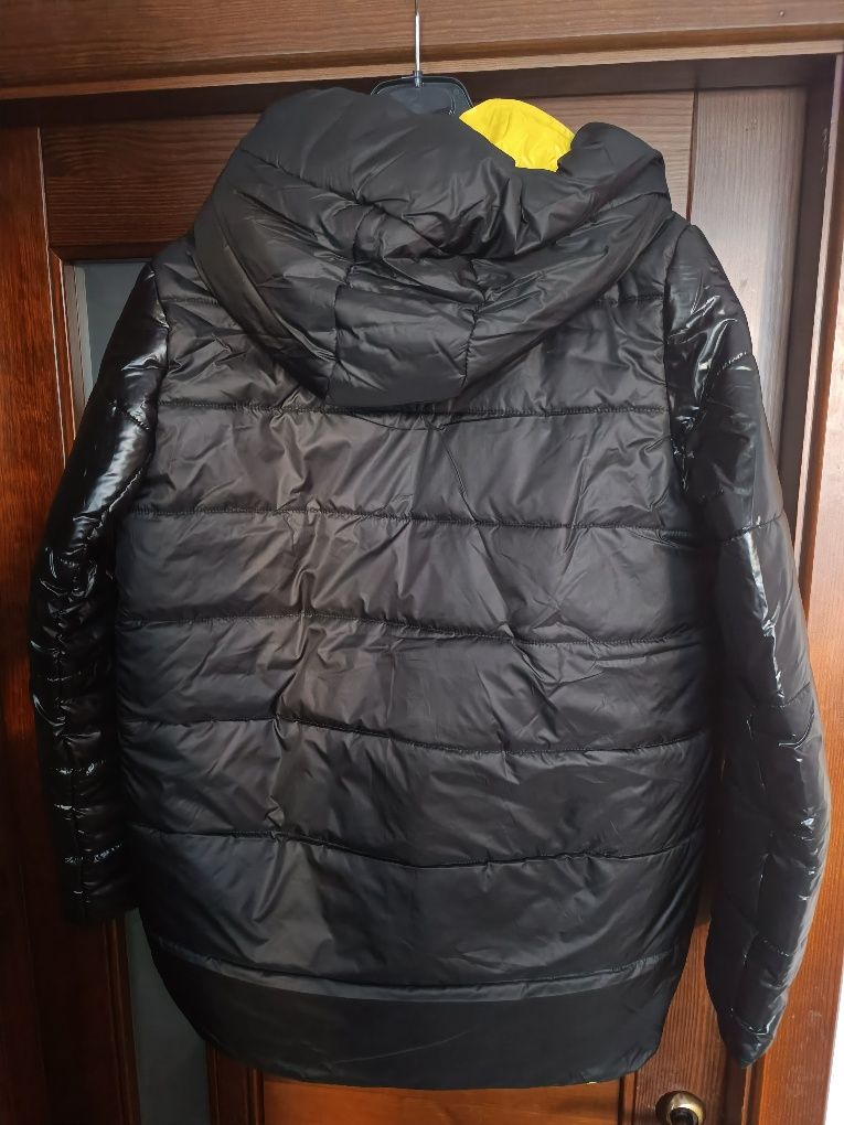 Продам жіночу зимову куртку