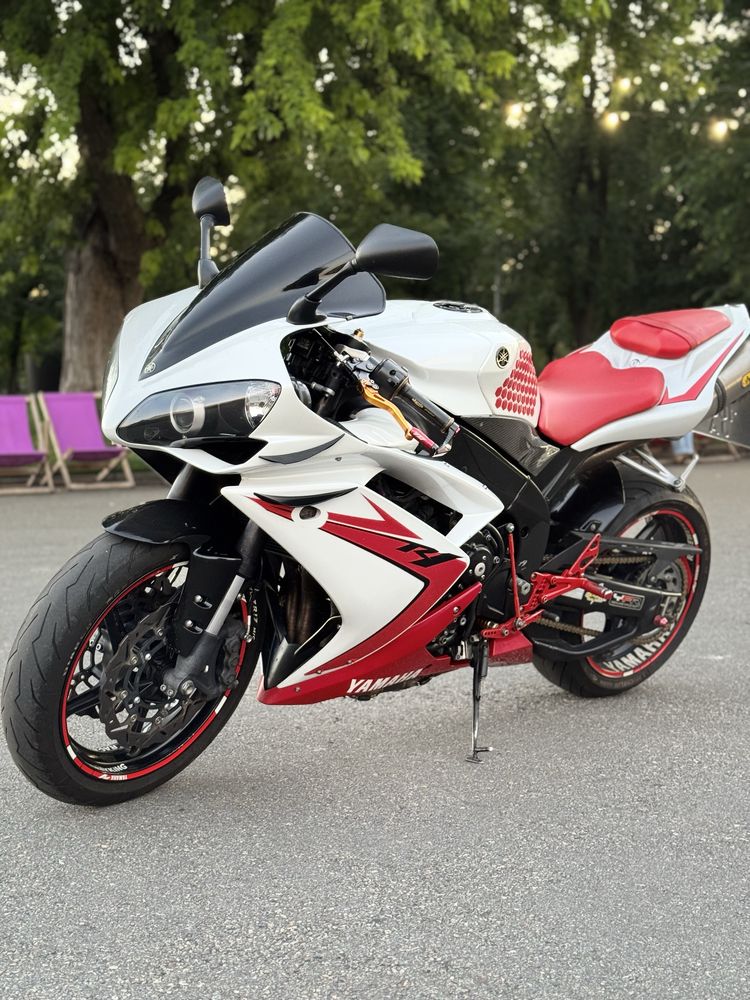 Продам Yamaha YZF R1