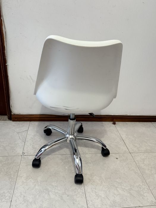 Cadeiras TOWER brancas escritorio