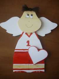Aniołek drewniany dla chłopca- śliczny prezent, dekoracja pokoju.