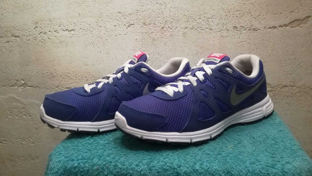 Sneakersy NIKE REVOLUTION 2 GS r.36,5 stan bardzo dobry