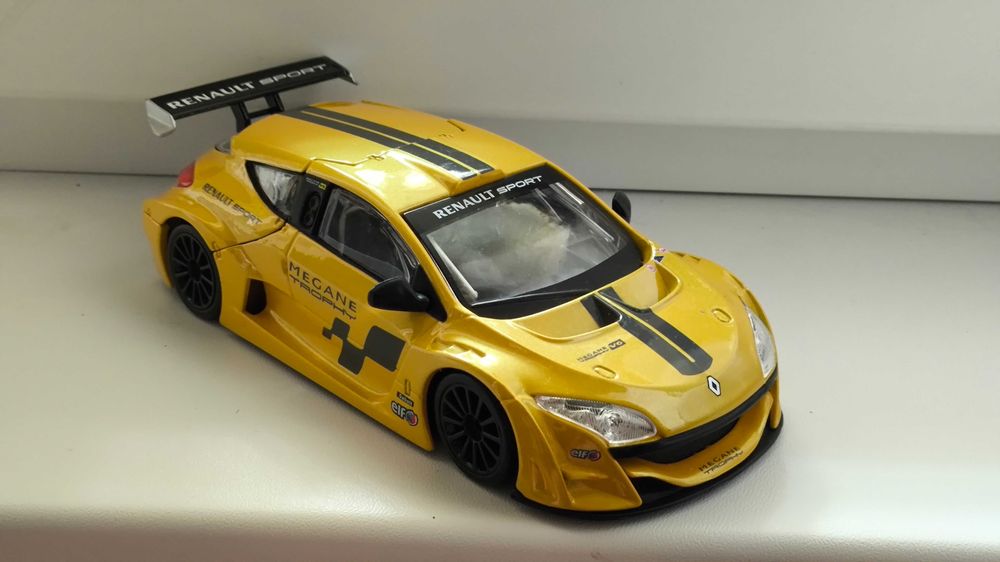 Модель, машинка Renault Megane Trophy 1.24 Bburago