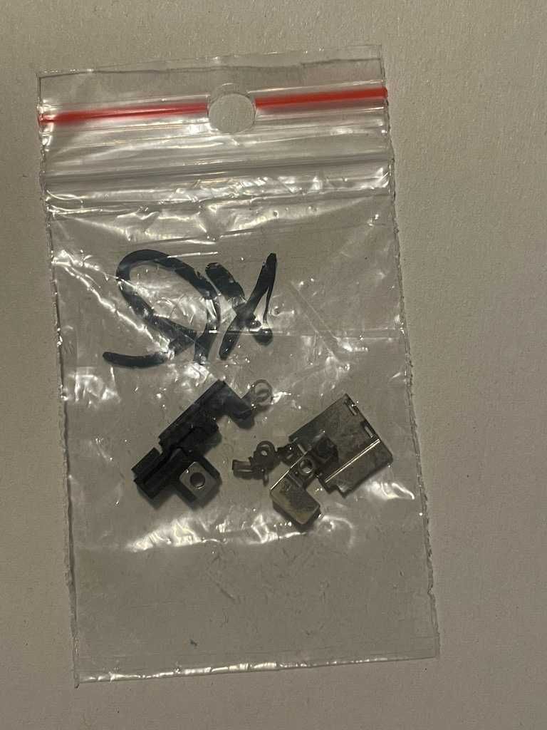 Zestaw blaszek do iPhone XR,elementy plastikowe dolnego głośnika mikro
