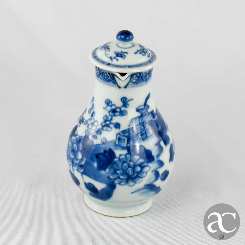 Leiteira porcelana da China, decoração floral, Qianlong séc. XVIII