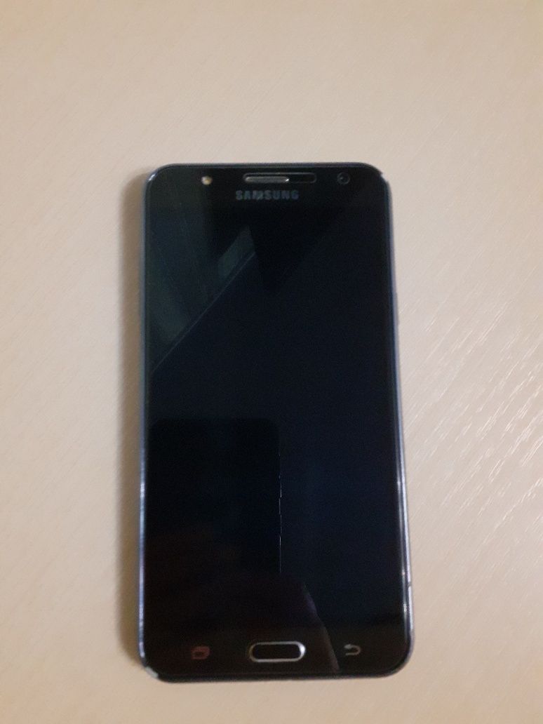 Продам телефон SAMSUNG GALAXY J7