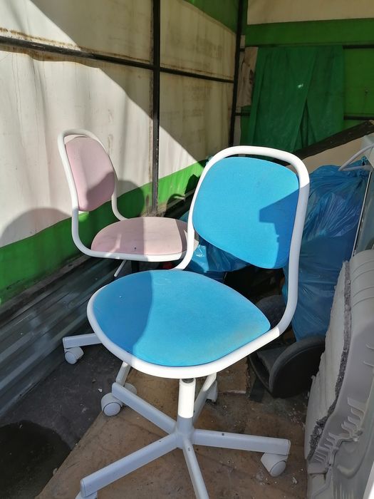 Dwa Krzesła obrotowe dziecięce