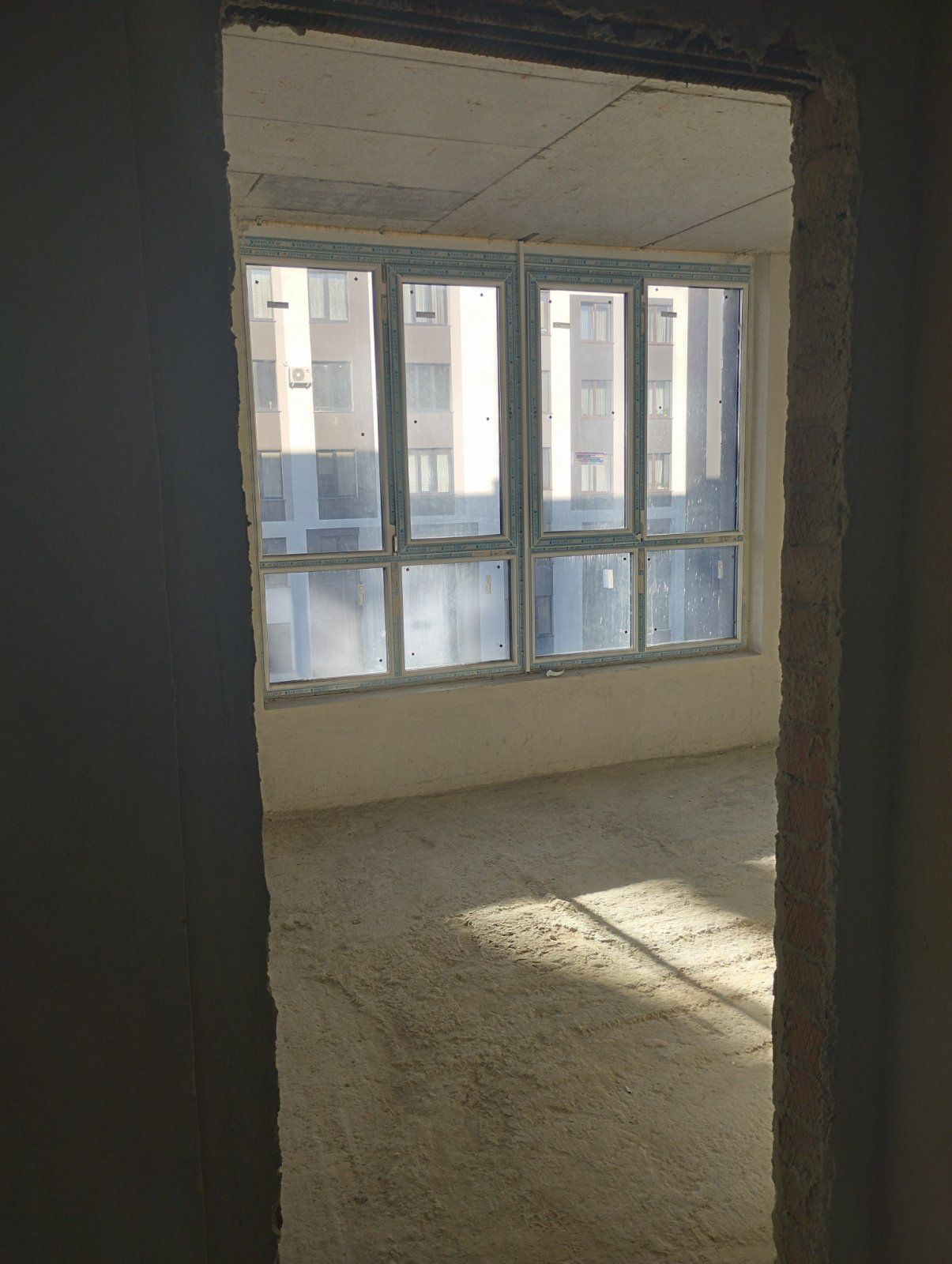 4-к. квартира-сирець у новобудові, 96 м.кв, і/о, вул. Сєченова