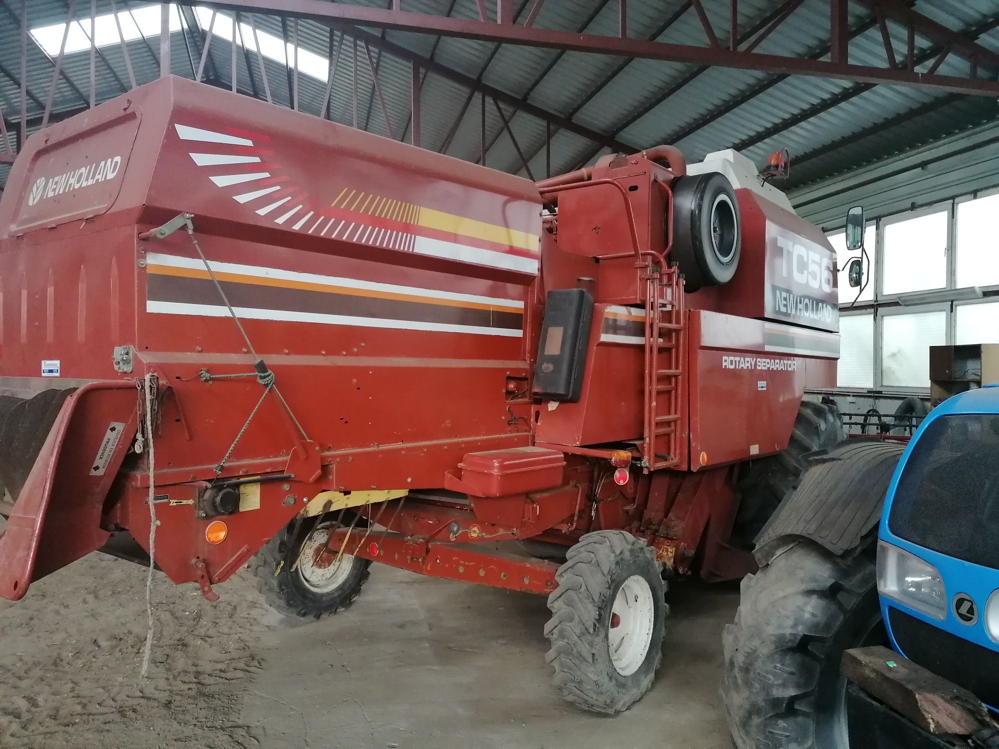 Kombajn zbożowy new holland tc 56  class john derre