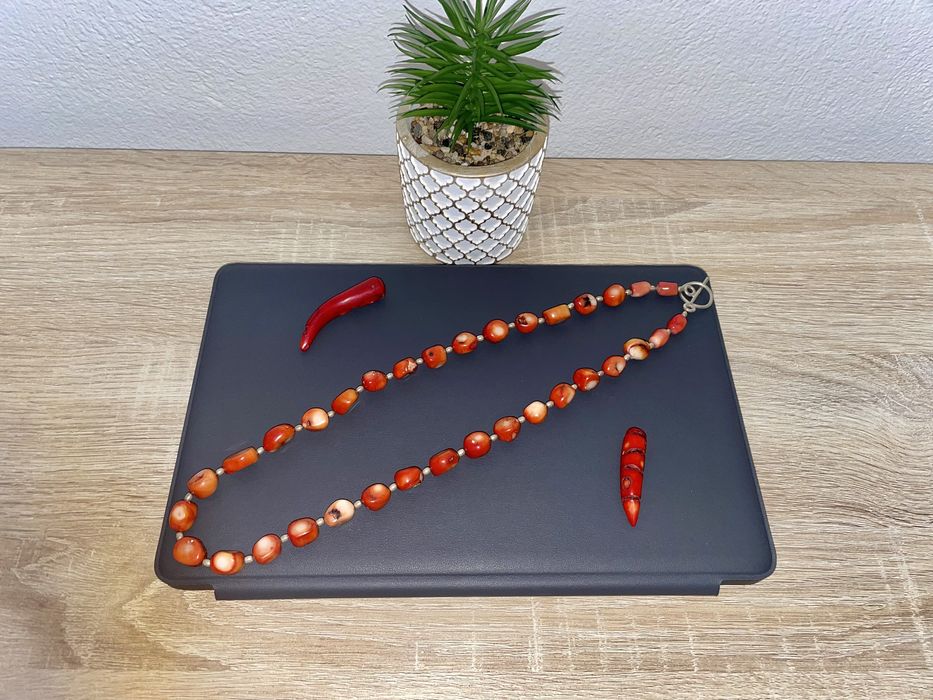 Colar de coral laranja com prata