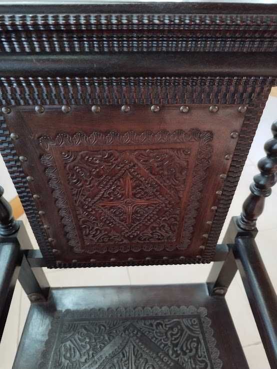 Secretária e cadeira