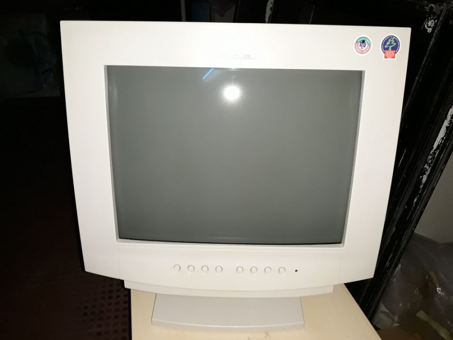 MONITOR CRT, PARA PC, Highscreen. A funcionar em pleno. 5 anos de uso.