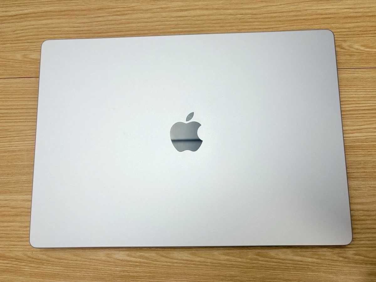 Apple MacBook Pro 16 calowy laptop  M4 Max 32-rdzenie 36GB 1TB MX2V3LL